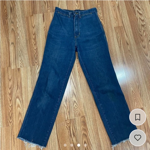 Vintage high waisted wrangler jeans with raw cuff and slight flare. - Picture 3 of 4